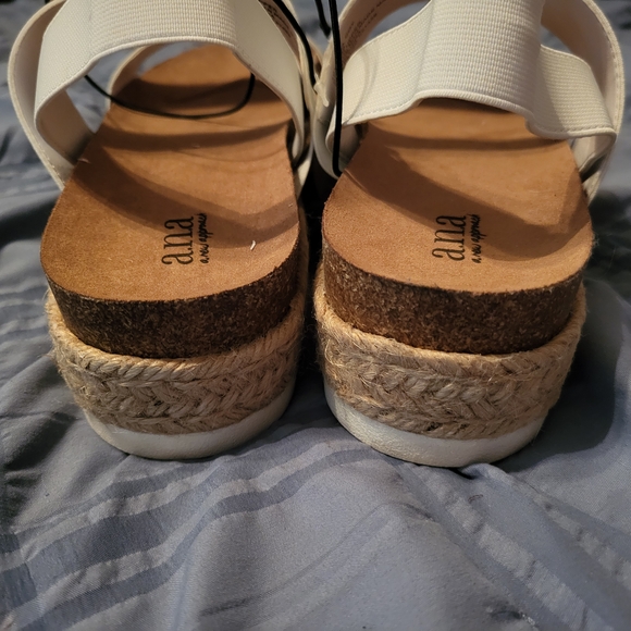 Platform Sandals - Picture 4 of 6